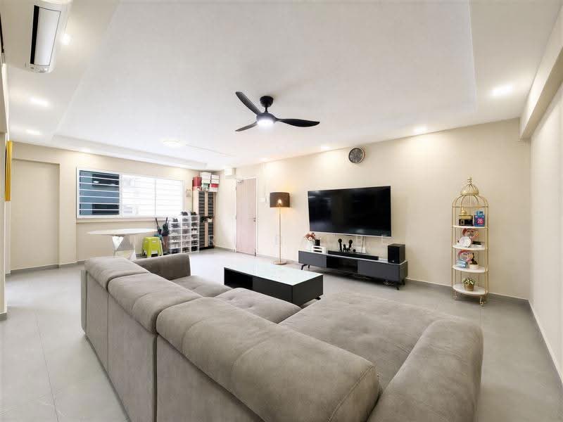 436 Jurong West Avenue 1, 436 Jurong West Avenue 1, Boon Lay / Jurong / Tuas, 3 Bedrooms, 1,431 sqft, HDB Flat For Sale, by Nazri Baobed, 500288538 - Living Room - PropertyGuru.com.sg
