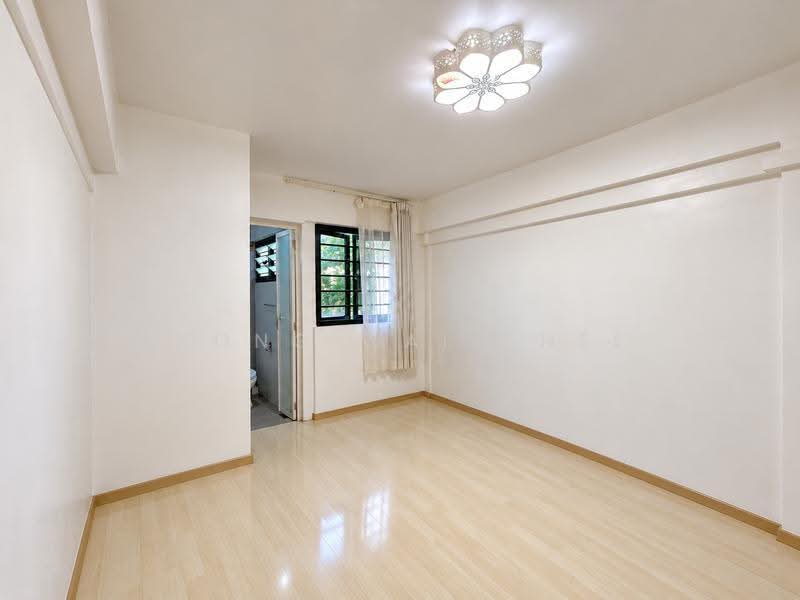 205 Clementi Avenue 6, 205 Clementi Avenue 6, Buona Vista / West Coast / Clementi New Town, 3 Bedrooms, 980 sqft, HDB Flat For Sale, by Leong Wai Chee, 500288548 - Bathroom - PropertyGuru.com.sg