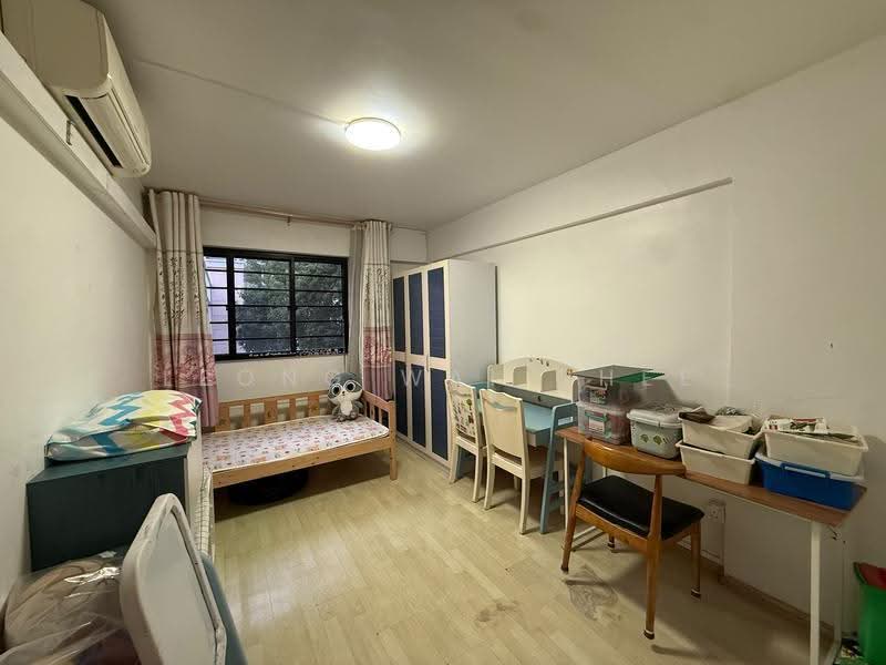 205 Clementi Avenue 6, 205 Clementi Avenue 6, Buona Vista / West Coast / Clementi New Town, 3 Bedrooms, 980 sqft, HDB Flat For Sale, by Leong Wai Chee, 500288548 - Bedroom - PropertyGuru.com.sg