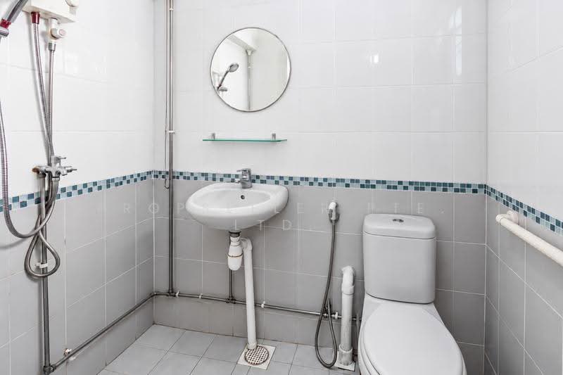 727 Yishun Street 71, 727 Yishun Street 71, Sembawang / Yishun, 3 Bedrooms, 904 sqft, HDB Flat For Sale, by Warren Chan, 500288554 - Bathroom - PropertyGuru.com.sg