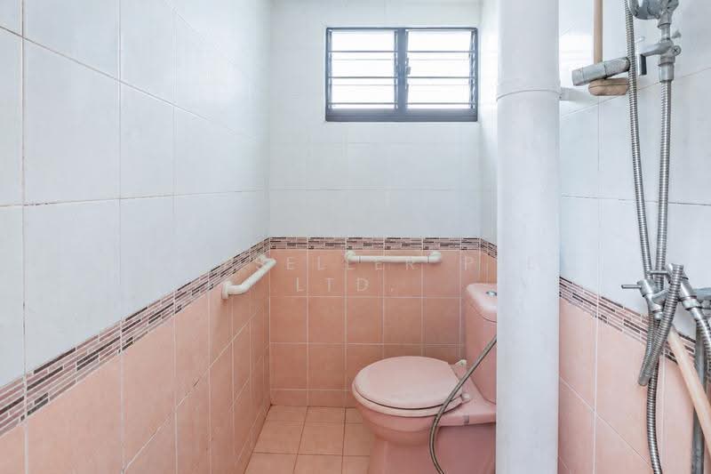 727 Yishun Street 71, 727 Yishun Street 71, Sembawang / Yishun, 3 Bedrooms, 904 sqft, HDB Flat For Sale, by Warren Chan, 500288554 - Bathroom - PropertyGuru.com.sg