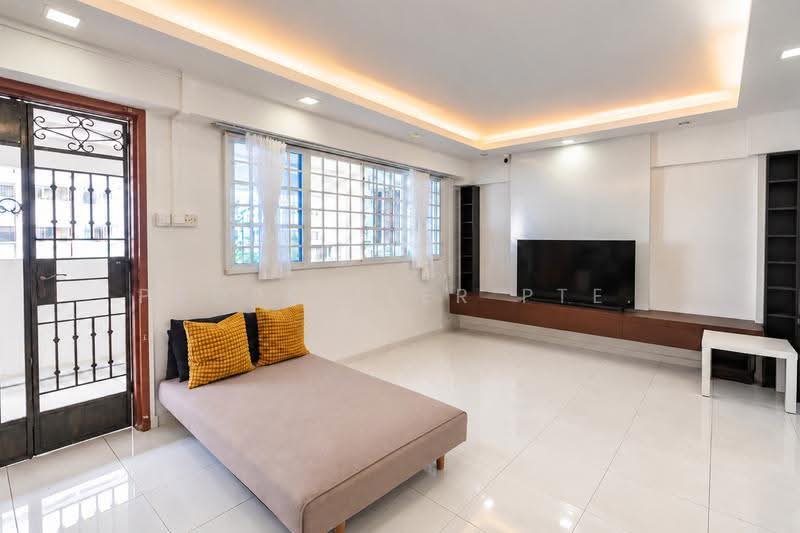 727 Yishun Street 71, 727 Yishun Street 71, Sembawang / Yishun, 3 Bedrooms, 904 sqft, HDB Flat For Sale, by Warren Chan, 500288554 - Living Room - PropertyGuru.com.sg