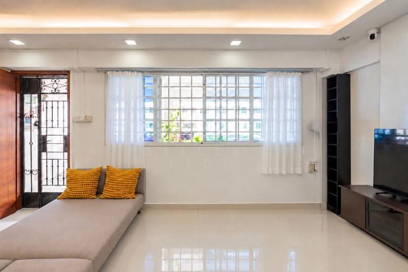 727 Yishun Street 71, 727 Yishun Street 71, Sembawang / Yishun, 3 Bedrooms, 904 sqft, HDB Flat For Sale, by Warren Chan, 500288554 - Living Room - PropertyGuru.com.sg