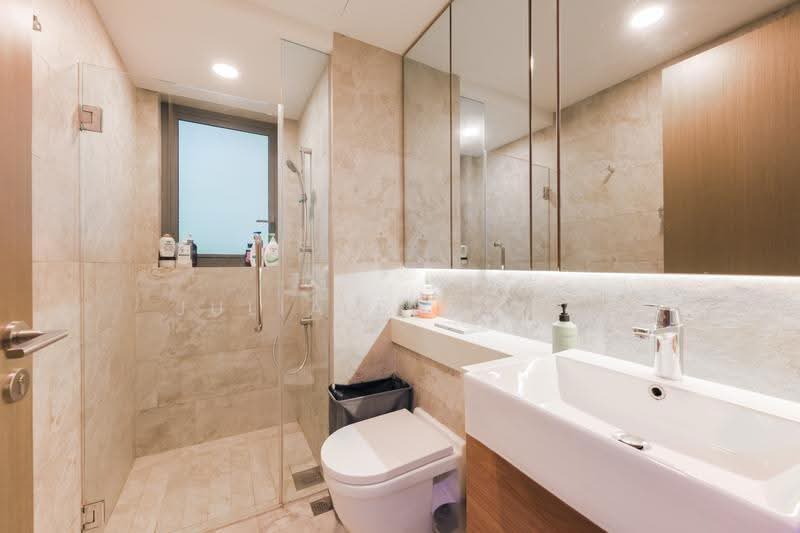 Affinity At Serangoon, Hougang / Punggol / Sengkang, 4 Bedrooms, 1,410 sqft, Condominium For Sale, by Julia Bensily, 500288598 - Bathroom - PropertyGuru.com.sg