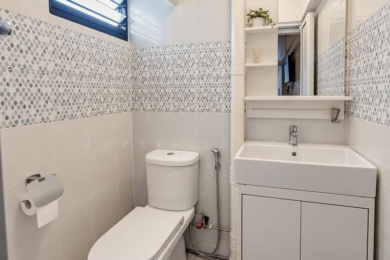 235 Ang Mo Kio Avenue 3, 235 Ang Mo Kio Avenue 3, Ang Mo Kio / Bishan / Thomson, 2 Bedrooms, 721 sqft, HDB Flat For Sale, by Aileen Chew, 500288611 - Bathroom - PropertyGuru.com.sg