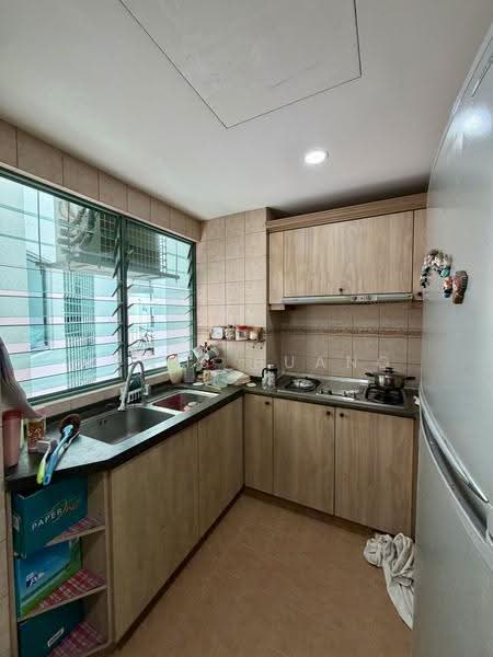 Stratford Court, 41A Bedok Ria Crescent, Bedok / Upper East Coast, 3 Bedrooms, 1,227 sqft, Condominium For Sale, by Lewis Huang, 500288613 - Kitchen - PropertyGuru.com.sg