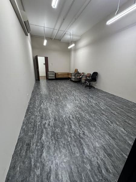 Woodlands 11, 11 Woodlands Close, Admiralty / Woodlands, 1,830 sqft, Light Industrial (B1) For Sale, by Florence Zheng Zhen, 500288618 - CommercialGuru.com.sg
