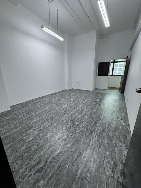 Woodlands 11, 11 Woodlands Close, Admiralty / Woodlands, 1,830 sqft, Light Industrial (B1) For Sale, by Florence Zheng Zhen, 500288618 - CommercialGuru.com.sg