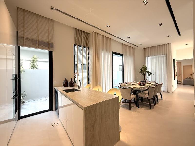 D15 BRAND NEW FREEHOLD 5Bed 5Bath Detached Landed @ Siglap!, Siglap Road, Frankel Road, East Coast Road, East Coast / Marine Parade, 5 Bedrooms, 9,407 sqft, Detached House For Sale, by Pamela Lua, 500288628 - Dry Kitchen - PropertyGuru.com.sg
