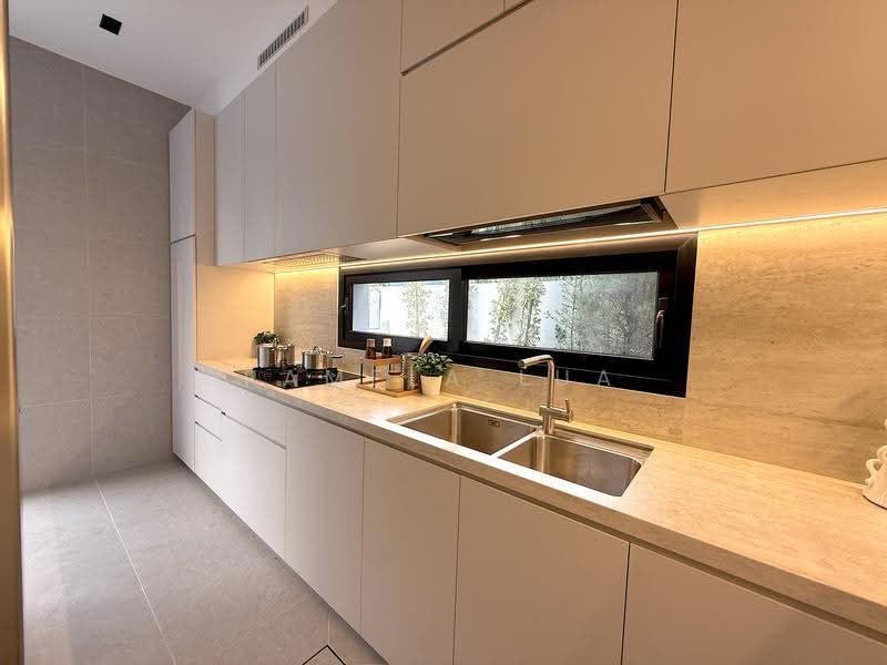 D15 BRAND NEW FREEHOLD 5Bed 5Bath Detached Landed @ Siglap!, Siglap Road, Frankel Road, East Coast Road, East Coast / Marine Parade, 5 Bedrooms, 9,407 sqft, Detached House For Sale, by Pamela Lua, 500288628 - Wet Kitchen - PropertyGuru.com.sg