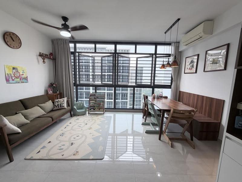 Symphony Suites, 21 Yishun Close, Sembawang / Yishun, 3 Bedrooms, 786 sqft, Condominium For Sale, by WEI DENG, 500288632 - Living Room - PropertyGuru.com.sg