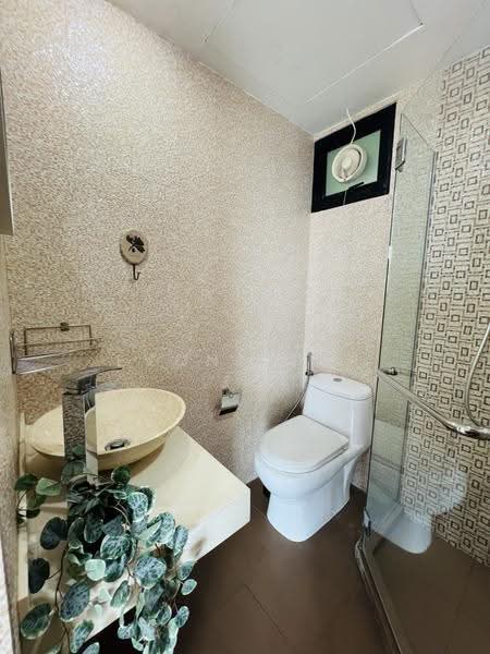 Simsville, 2 Geylang East Avenue 2, Eunos / Geylang / Paya Lebar, Room Rental, 110 sqft, Condominium For Rent, by Evone Yap, 500288650 - Bathroom - PropertyGuru.com.sg