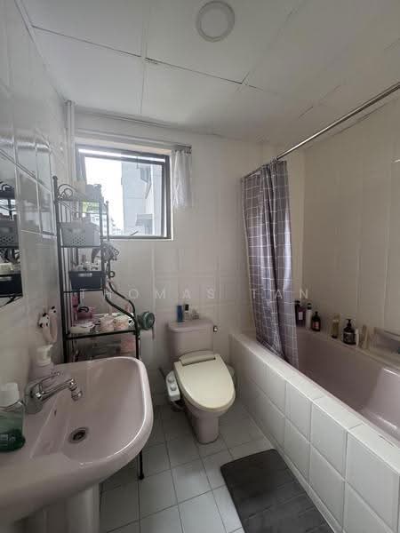 Cherryhill, 21 Lorong Lew Lian, Hougang / Punggol / Sengkang, 2 Bedrooms, 1,066 sqft, Condominium For Rent, by Thomas Tan, 500288658 - Bathroom - PropertyGuru.com.sg