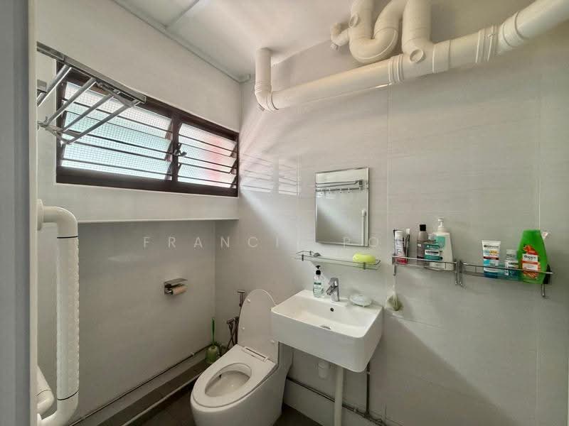 88 Redhill Close, 88 Redhill Close, Alexandra / Commonwealth, 3 Bedrooms, 1,227 sqft, HDB Flat For Sale, by Francis Poh, 500288673 - Bathroom - PropertyGuru.com.sg