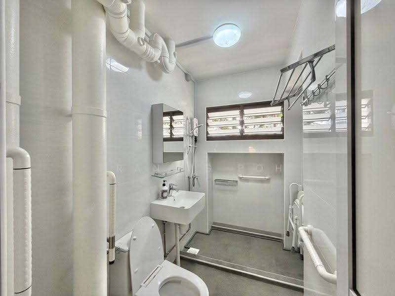 88 Redhill Close, 88 Redhill Close, Alexandra / Commonwealth, 3 Bedrooms, 1,227 sqft, HDB Flat For Sale, by Francis Poh, 500288673 - Bathroom - PropertyGuru.com.sg