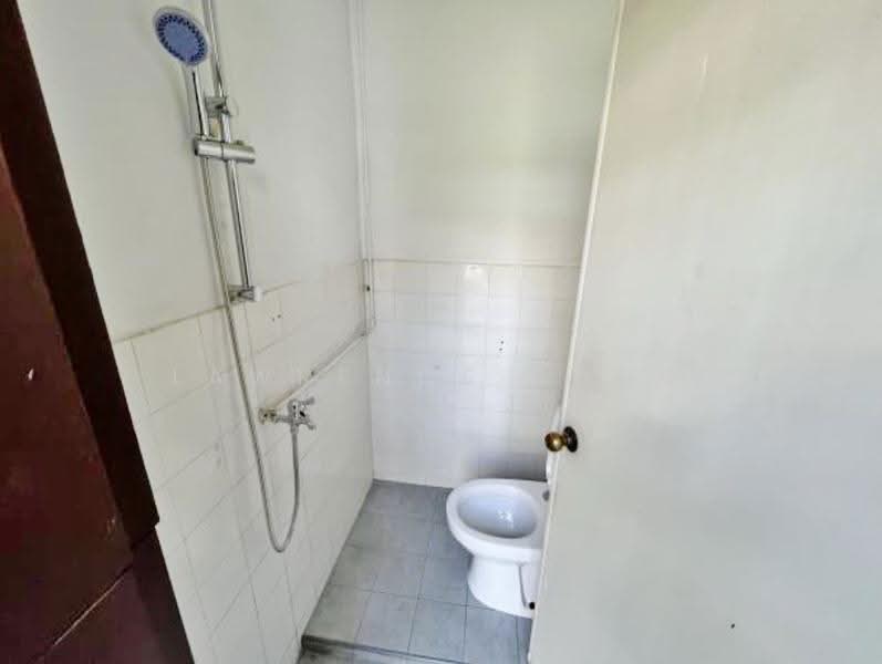 44 Jalan Pari Kikis, Jalan Pari Kikis, Bedok / Upper East Coast, 3 Bedrooms, 2,139 sqft, Terraced House For Rent, by Lawrence Hong, 500288703 - Bathroom - PropertyGuru.com.sg