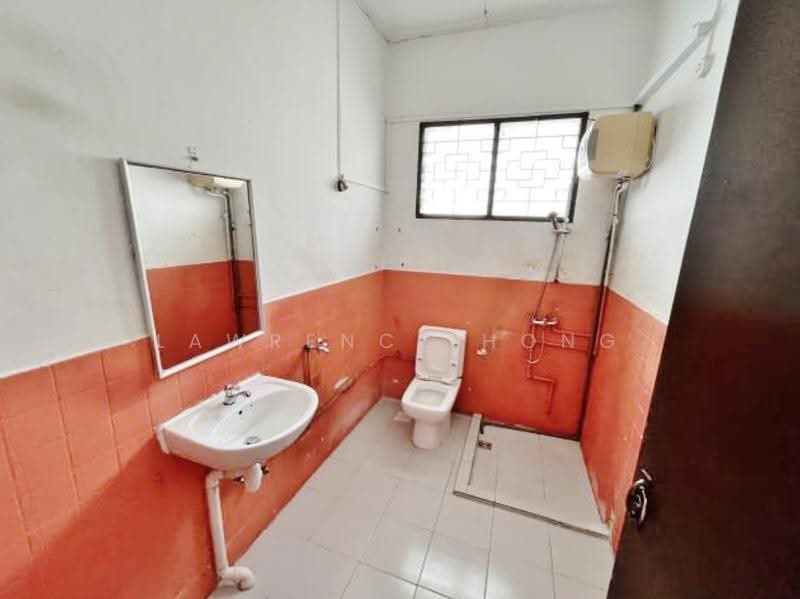 44 Jalan Pari Kikis, Jalan Pari Kikis, Bedok / Upper East Coast, 3 Bedrooms, 2,139 sqft, Terraced House For Rent, by Lawrence Hong, 500288703 - Bathroom - PropertyGuru.com.sg