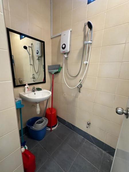 Tradehub 21, 8 Boon Lay Way, Boon Lay / Jurong / Tuas, 1,808 sqft, Light Industrial (B1) For Rent, by Ben Chew, 500288718 - Bathroom - CommercialGuru.com.sg