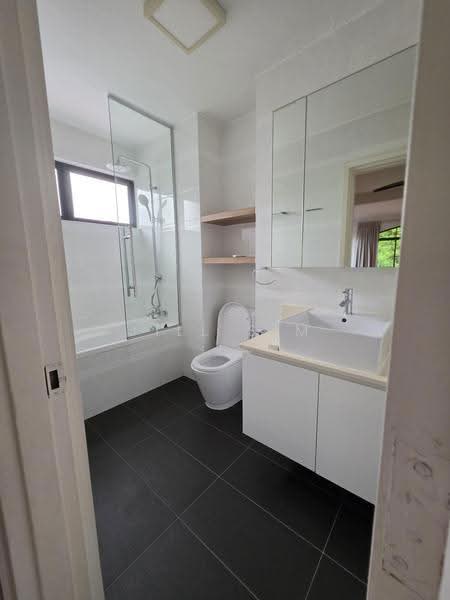 Faber Hills Estate, Faber Park, Buona Vista / West Coast / Clementi New Town, 4 Bedrooms, 5,091 sqft, Semi-Detached House For Rent, by Jill Sim, 500288738 - Bathroom - PropertyGuru.com.sg