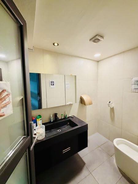 Woodlands Bizhub, 190 Woodlands Industrial Park E5, Sembawang / Yishun, 1,400 sqft, Factory / Workshop (B2) For Rent, by Patricia Koh, 500288750 - Bathroom - CommercialGuru.com.sg