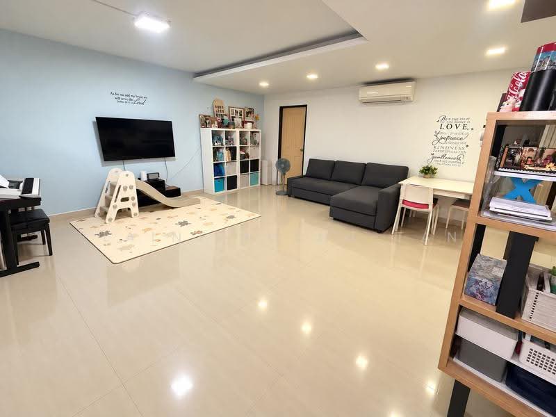 898A Tampines Street 81, 898A Tampines Street 81, Pasir Ris / Tampines, 3 Bedrooms, 1,119 sqft, HDB Flat For Sale, by Elaine Kuehn-Tan, 500288786 - Living Room - PropertyGuru.com.sg