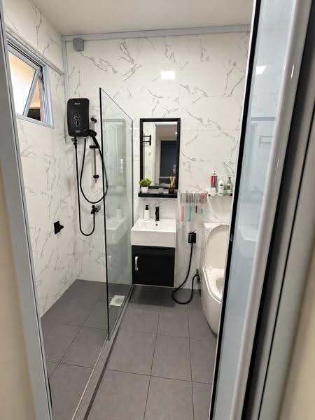 898A Tampines Street 81, 898A Tampines Street 81, Pasir Ris / Tampines, 3 Bedrooms, 1,119 sqft, HDB Flat For Sale, by Elaine Kuehn-Tan, 500288786 - Bathroom - PropertyGuru.com.sg
