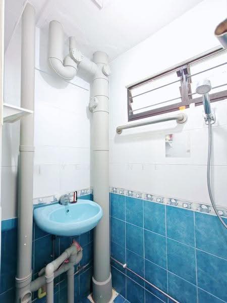 187 Boon Lay Avenue, 187 Boon Lay Avenue, Boon Lay / Jurong / Tuas, 2 Bedrooms, 635 sqft, HDB Flat For Sale, by Yean Nee, 500288787 - Bathroom - PropertyGuru.com.sg