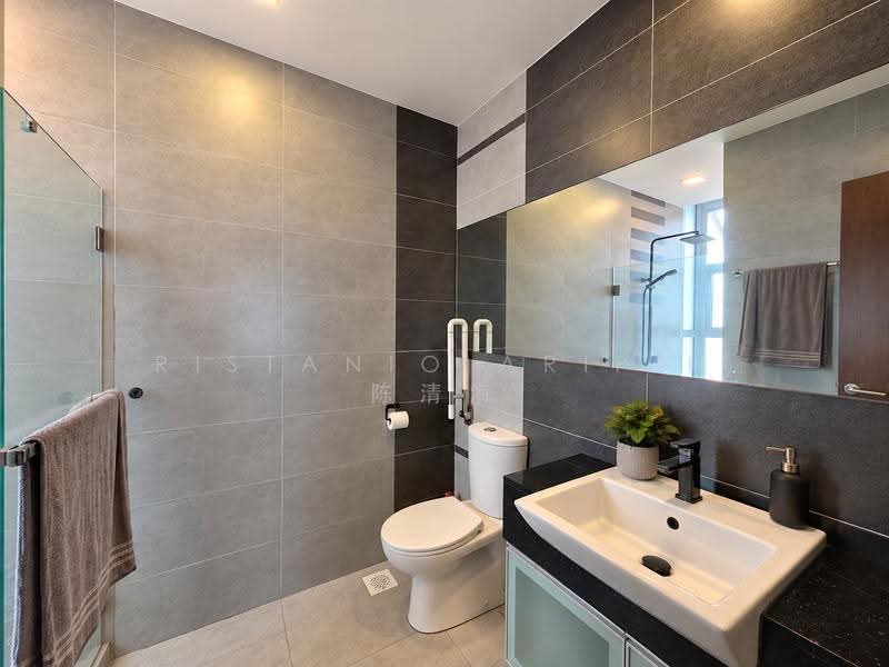 Residence 66, 66 Telok Kurau Road, East Coast / Marine Parade, 2 Bedrooms, 1,615 sqft, Apartment For Sale, by Ristanio Aripin 陈清海, 500288792 - Common Bathroom (Lower Level) - PropertyGuru.com.sg