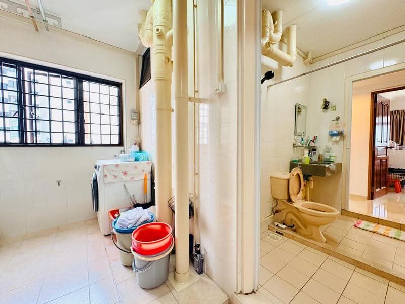 277 Toh Guan Road, 277 Toh Guan Road, Boon Lay / Jurong / Tuas, 3 Bedrooms, 1,302 sqft, HDB Flat For Sale, by STEVEN NG, 500288804 - Bathroom - PropertyGuru.com.sg