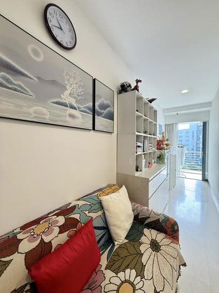 Watermark Robertson Quay, 1 Rodyk Street, Orchard / River Valley, 3 Bedrooms, 1,076 sqft, Apartment For Sale, by Lynn Er, 500288815 - Living Room - PropertyGuru.com.sg