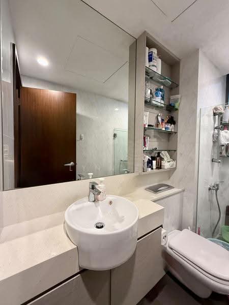Watermark Robertson Quay, 1 Rodyk Street, Orchard / River Valley, 3 Bedrooms, 1,076 sqft, Apartment For Sale, by Lynn Er, 500288815 - Bathroom - PropertyGuru.com.sg
