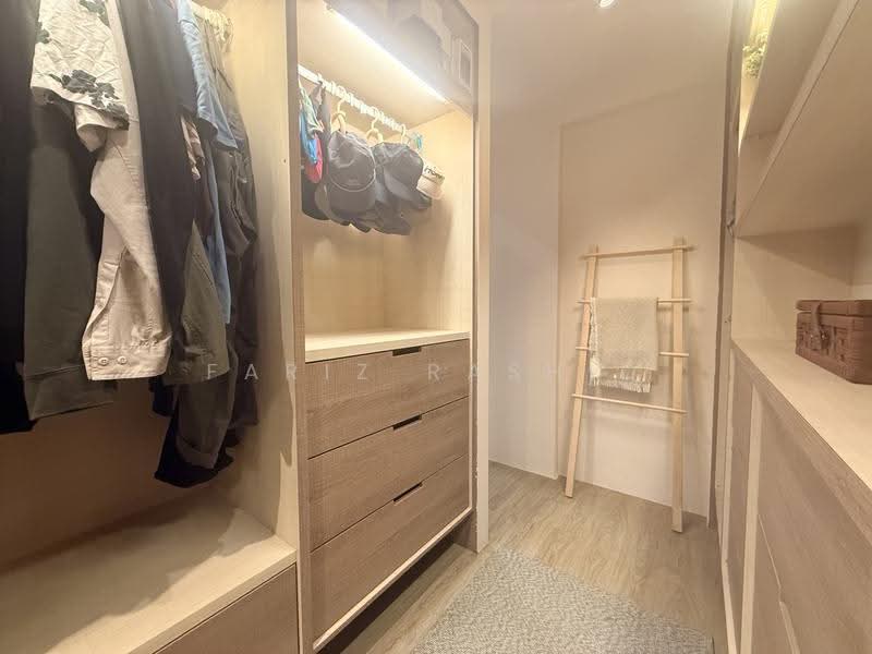 264A Punggol Way, 264A Punggol Way, Hougang / Punggol / Sengkang, 2 Bedrooms, 990 sqft, HDB Flat For Sale, by Fariz Rashid, 500288818 - Walk-in Wardrobe - PropertyGuru.com.sg