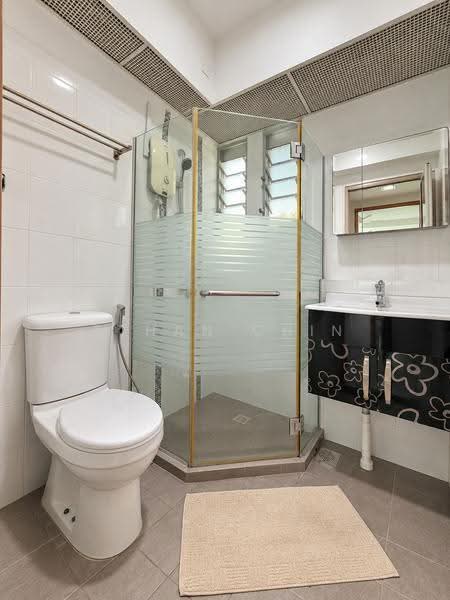 446B Jalan Kayu, 446B Jalan Kayu, Seletar / Yio Chu Kang, 2 Bedrooms, 1,001 sqft, HDB Flat For Rent, by Ethan Chin, 500288820 - Bathroom - PropertyGuru.com.sg