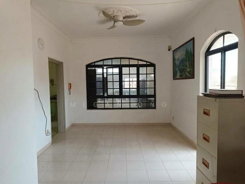 Yunnan Gardens, Yunnan Walk 1, Boon Lay / Jurong / Tuas, 3 Bedrooms, 2,980 sqft, Terraced House For Sale, by Megan Ong, 500288830 - Living Room - PropertyGuru.com.sg