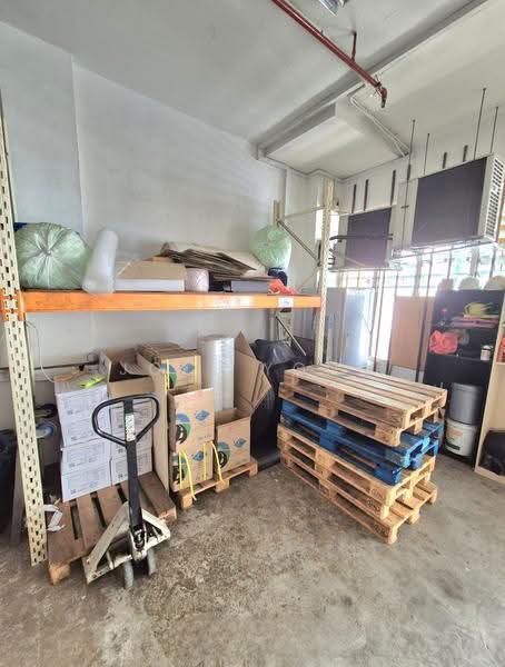 unit is right beside goods lifts!, walking distance to aljunied mrt station!, Eunos / Geylang / Paya Lebar, 1,729 sqft, Light Industrial (B1) For Rent, by Joel Yong, 500288839 - CommercialGuru.com.sg