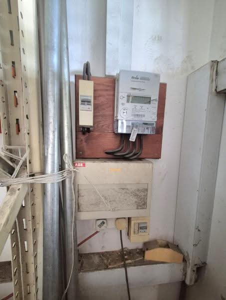 unit is right beside goods lifts!, walking distance to aljunied mrt station!, Eunos / Geylang / Paya Lebar, 1,729 sqft, Light Industrial (B1) For Rent, by Joel Yong, 500288839 - CommercialGuru.com.sg