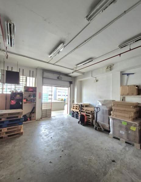 unit is right beside goods lifts!, walking distance to aljunied mrt station!, Eunos / Geylang / Paya Lebar, 1,729 sqft, Light Industrial (B1) For Rent, by Joel Yong, 500288839 - CommercialGuru.com.sg