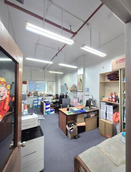 unit is right beside goods lifts!, walking distance to aljunied mrt station!, Eunos / Geylang / Paya Lebar, 1,729 sqft, Light Industrial (B1) For Rent, by Joel Yong, 500288839 - CommercialGuru.com.sg