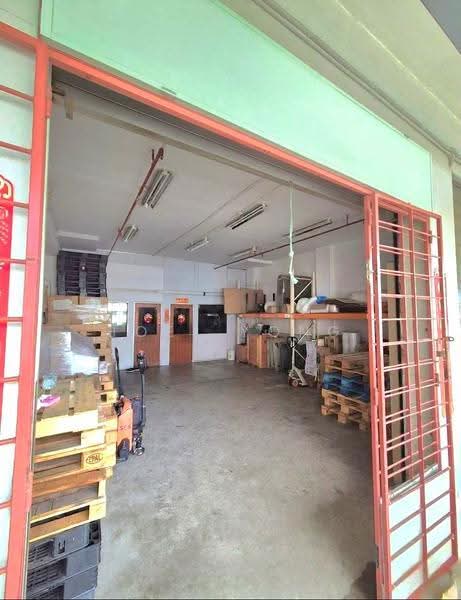 unit is right beside goods lifts!, walking distance to aljunied mrt station!, Eunos / Geylang / Paya Lebar, 1,729 sqft, Light Industrial (B1) For Rent, by Joel Yong, 500288839 - CommercialGuru.com.sg