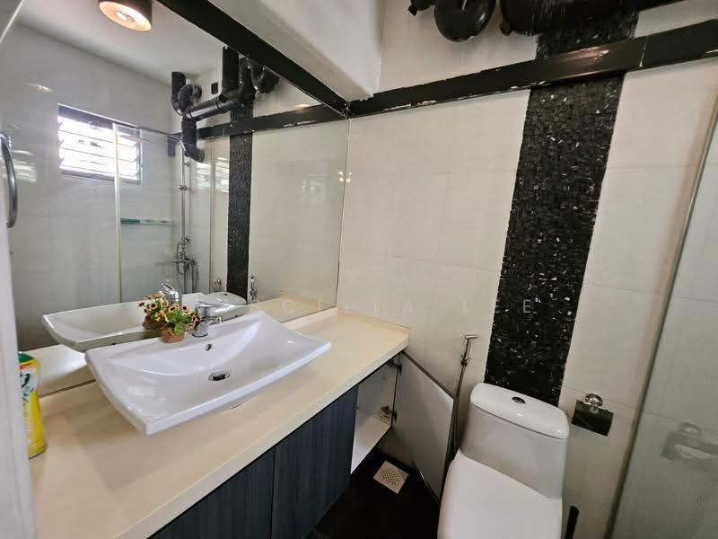 274B Jurong West Street 25, 274B Jurong West Street 25, Boon Lay / Jurong / Tuas, 3 Bedrooms, 1,356 sqft, HDB Flat For Rent, by Priscilla Lee, 500288840 - Bathroom - PropertyGuru.com.sg