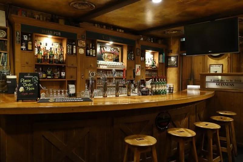 Mosque Street Karaoke Pub For Lease, Mosque street, Chinatown / Tanjong Pagar, 1,200 sqft, Other Retail For Rent, by Tommy Ang, 500288845 - Interior - CommercialGuru.com.sg