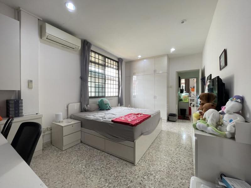 Peakville Avenue, Bedok / Upper East Coast, 5 Bedrooms, 2,723 sqft, Corner Terrace For Sale, by Lim Xiaowei, 500288848 - Bedroom - PropertyGuru.com.sg
