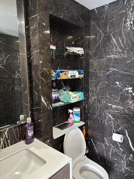 J Gateway, 2 Gateway Drive, Boon Lay / Jurong / Tuas, 2 Bedrooms, 603 sqft, Condominium For Rent, by Penny Chia, 500288850 - Bathroom - PropertyGuru.com.sg