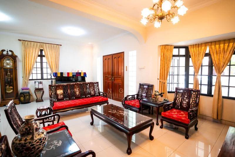 Corner Terrace at Fowlie Road! 5mins Katong i12!, Fowlie Road, East Coast / Marine Parade, 6 Bedrooms, 2,650 sqft, Corner Terrace For Sale, by Ming !, 500288856 - Living Room - PropertyGuru.com.sg