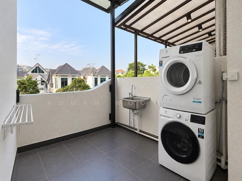Cheapest landed in the east | foreigners & PRs eligible, Bedok / Upper East Coast, 6 Bedrooms, 2,476 sqft, Cluster House For Sale, by Roman Woo C P, 500288880 - Balcony - PropertyGuru.com.sg