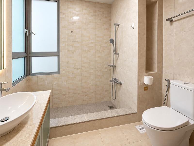 The Lakeshore, 31 Jurong West Street 41, Boon Lay / Jurong / Tuas, 2 Bedrooms, 926 sqft, Condominium For Sale, by Tan Hui Shan, 500288883 - Bathroom - PropertyGuru.com.sg