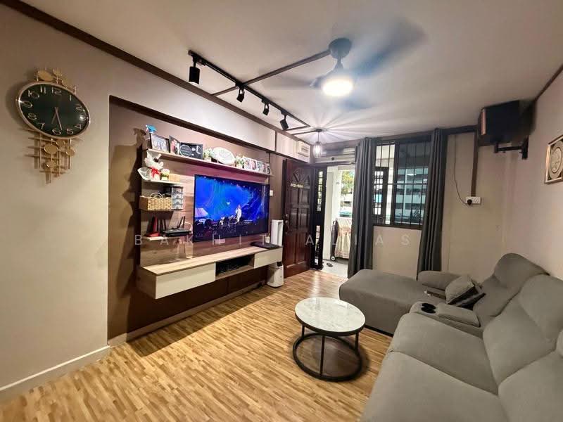 161 Lorong 1 Toa Payoh, 161 Lorong 1 Toa Payoh, Balestier / Toa Payoh, 1 Bedroom, 441 sqft, HDB Flat For Sale, by Bakhit Alias, 500288908 - Living Room - PropertyGuru.com.sg