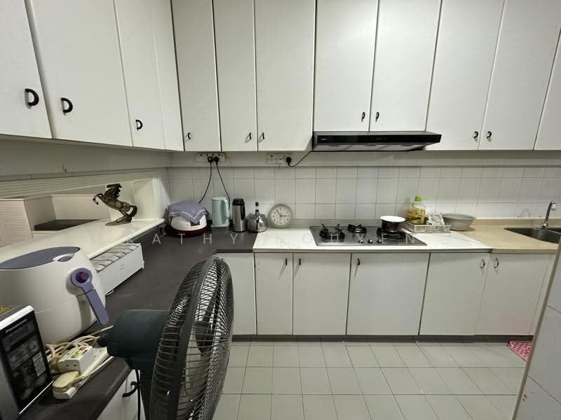 Fernwood Towers, 22 Fernwood Terrace, East Coast / Marine Parade, Room Rental, 198 sqft, Condominium For Rent, by Kathy Nguyen, 500288923 - Kitchen - PropertyGuru.com.sg