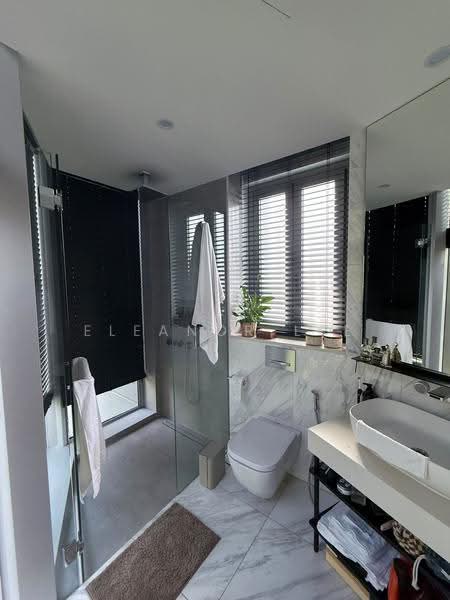 The Iveria, 2 Kim Yam Road, Orchard / River Valley, 3 Bedrooms, 904 sqft, Condominium For Sale, by Eleanor Lee, 500288931 - Bathroom - PropertyGuru.com.sg