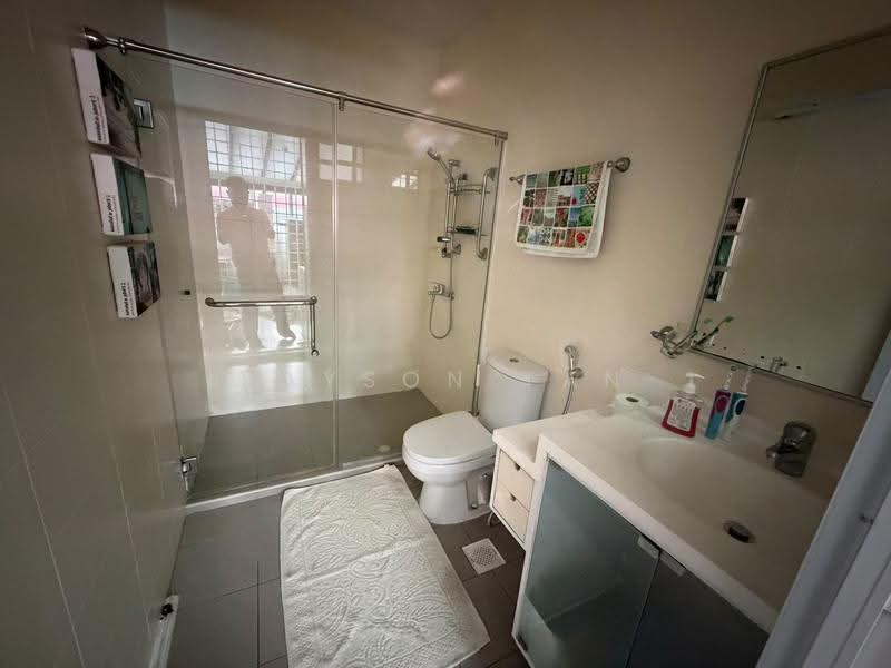 Shamrock Park, Namly Drive, Tanglin / Holland / Bukit Timah, 4 Bedrooms, 3,000 sqft, Semi-Detached House For Rent, by Rayson Tan, 500288953 - Bathroom - PropertyGuru.com.sg